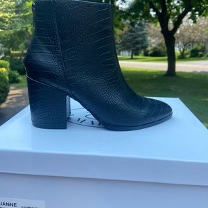 BRAND NEW Steve Madden leather heal boots!